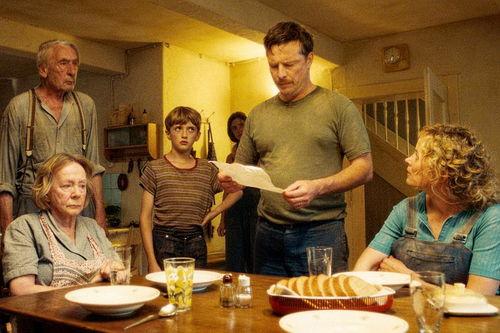 有一天我们会告诉彼此一切,有一天，我们彼此倾诉所有秘密